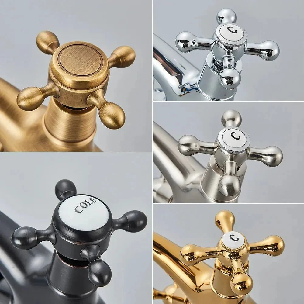 Robinet de salle de bain antique en laiton