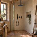 Douche à la chaux avec ciel de pluie noir mat fixé au plafond