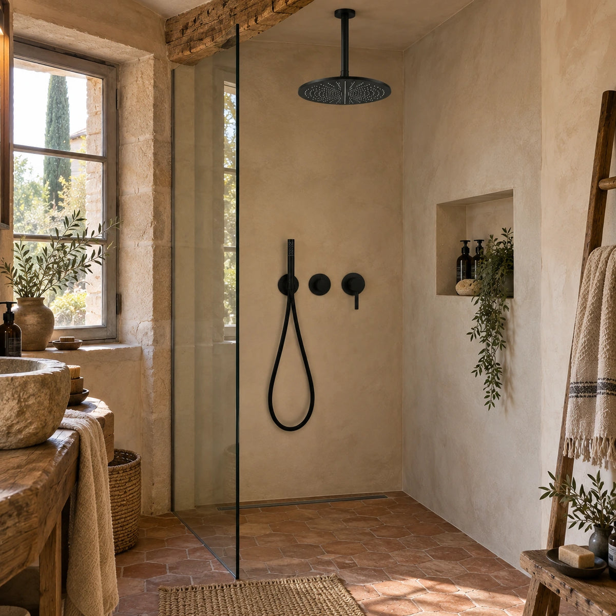 Douche à la chaux avec ciel de pluie noir mat fixé au plafond