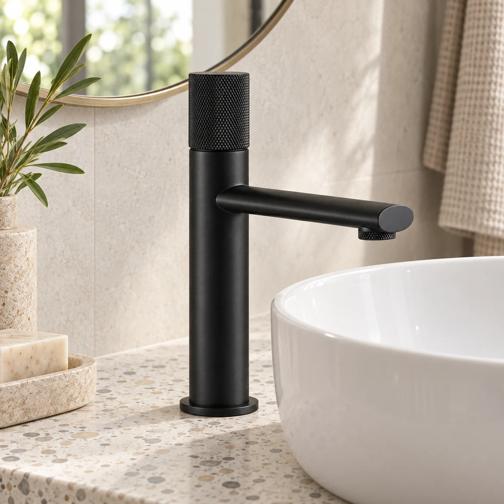 STRIA — Robinet de salle de bain en laiton noir mat — mise en situation Olverton