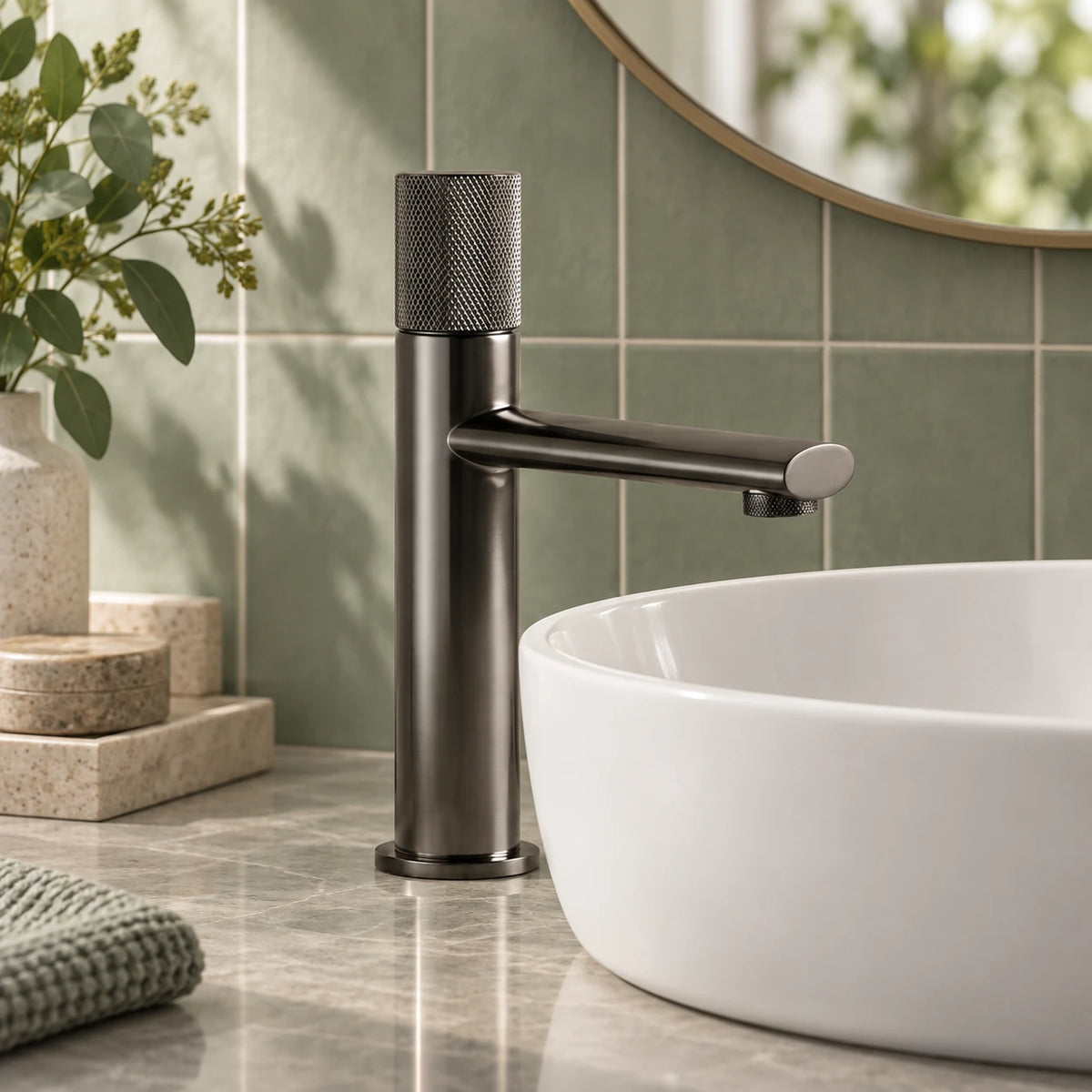STRIA — Robinet de salle de bain en laiton gris brossé — mise en situation Olverton