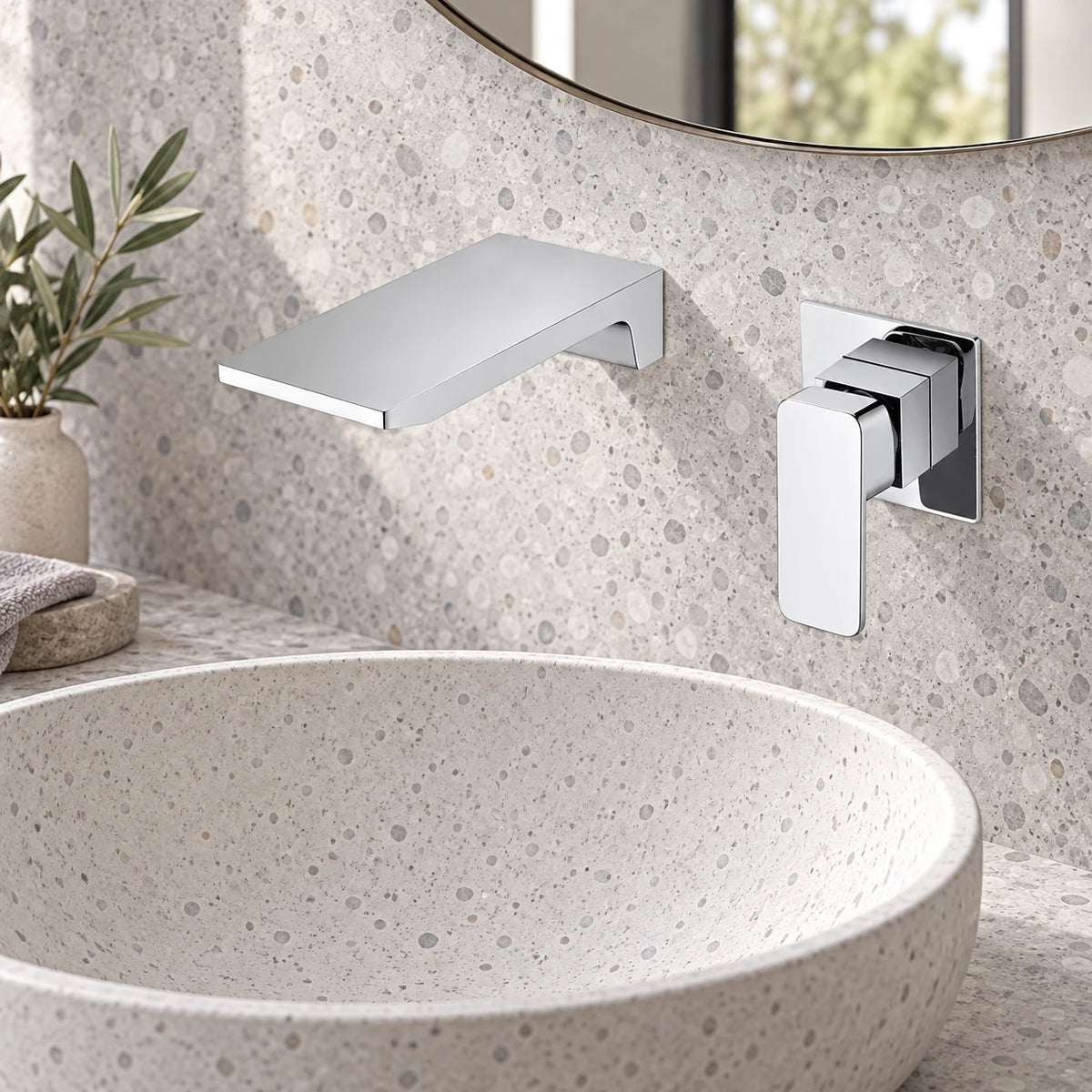 LARGO — Robinet mural cascade chrome — mise en situation Olverton