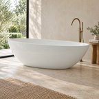 Baignoire îlot Olverton WIKA blanc — profil dans une salle de bain côté jardin