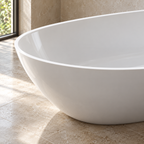 Baignoire îlot Olverton WILA II blanc — détail du rebord et de la finition