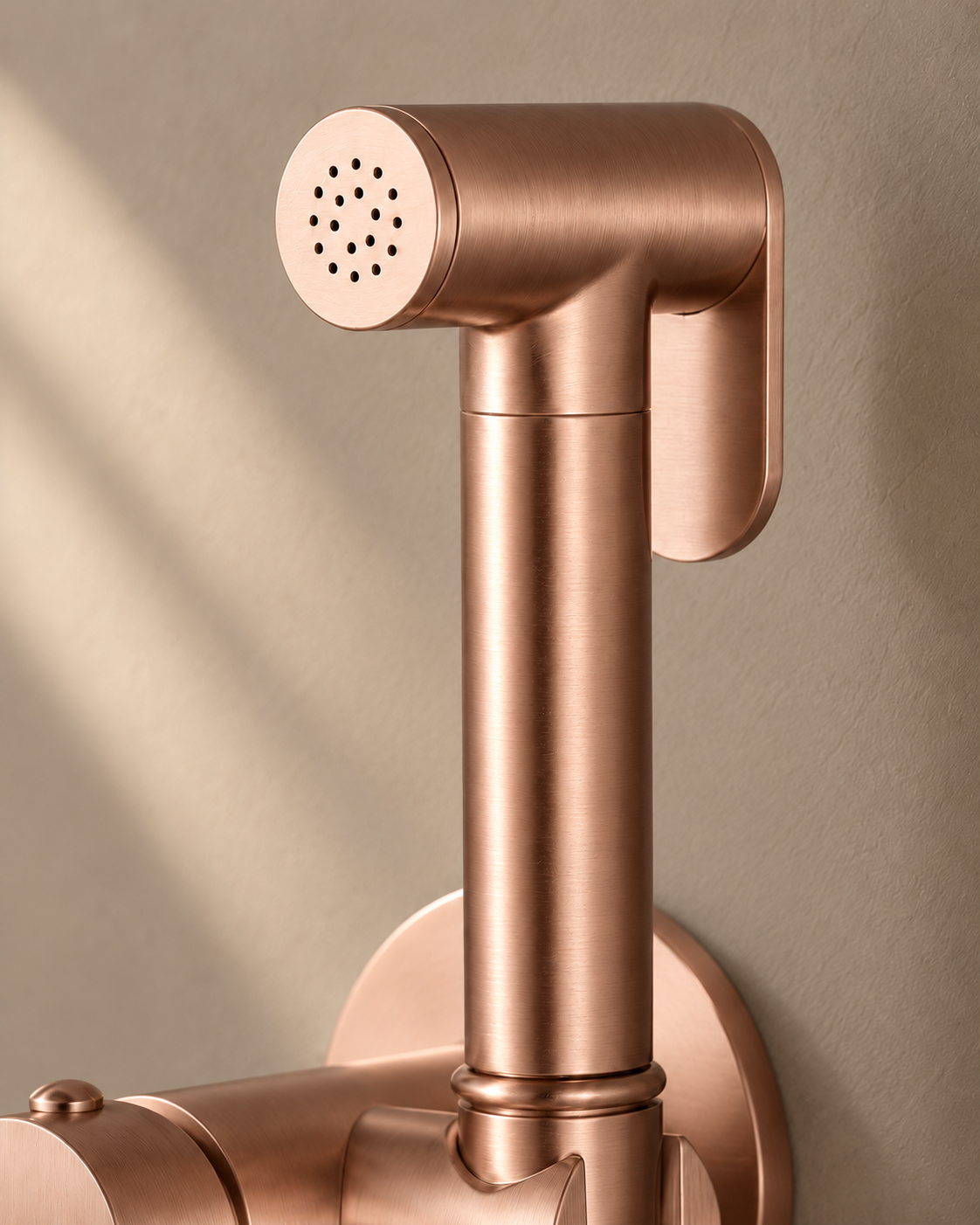 Douchette HYGÖ — Or rose brossé — Détail de la tête #Or rose brossé
