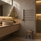 Sèche-serviettes mural GLÖD nickel brossé dans une salle de bain en béton ciré et chêne