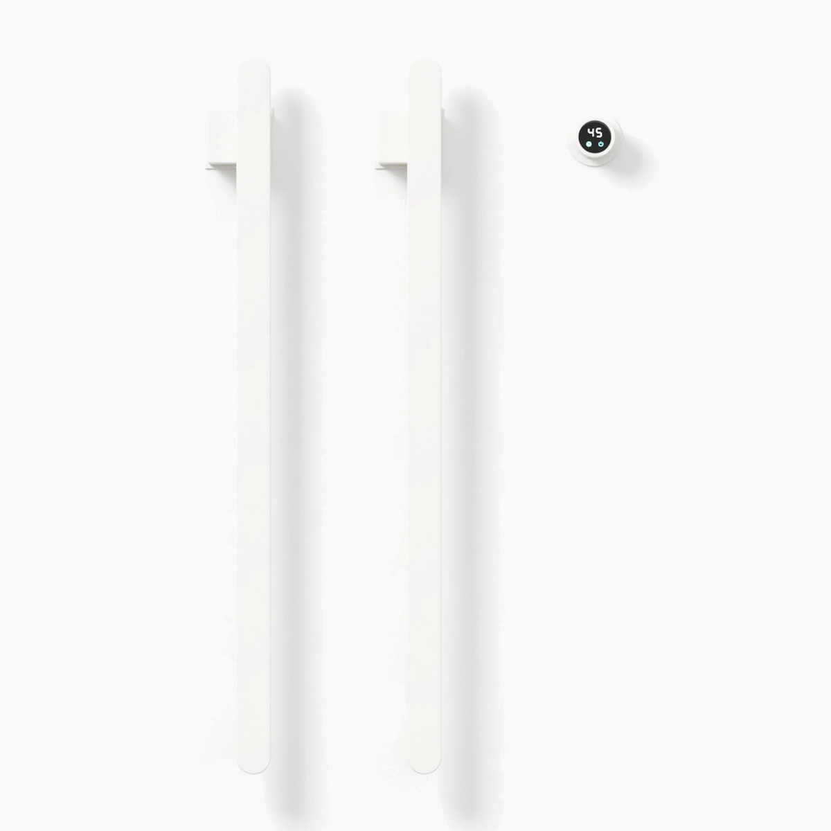 Sèche-serviettes à barres verticales STRÖM blanc mat, 2 barres, vue de face sur fond blanc