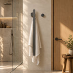Sèche-serviettes à barres verticales STRÖM gris anthracite, 1 barre, dans une salle de bain